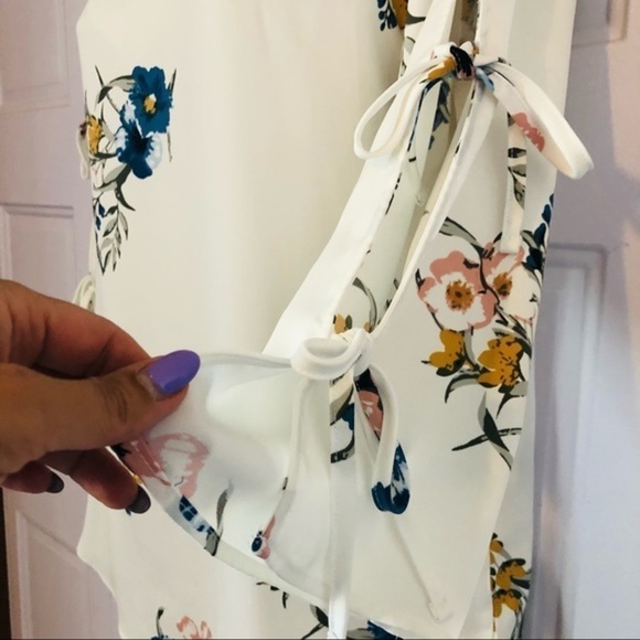 Lily Morgan open bell sleeves with ties. - Picture 5 of 10